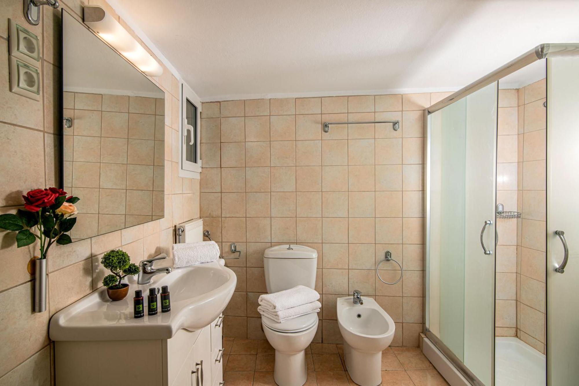 Central Double Bedroom Apartment Heraklion  Luaran gambar